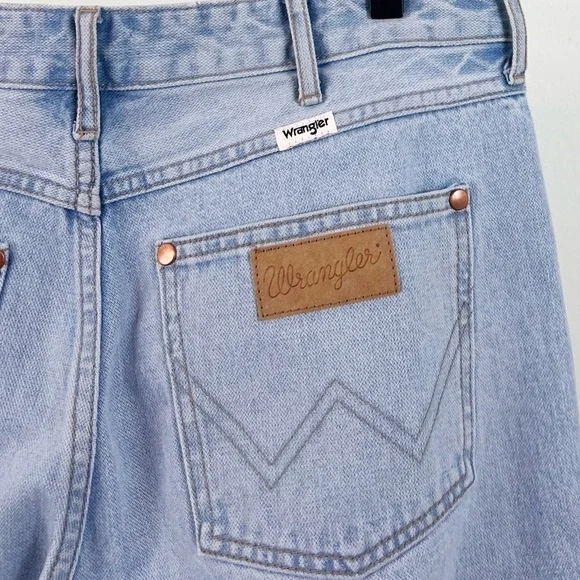 NWT Wrangler Bonnie 683 Loose Flare Jeans in Sonny Light Wash - Picture 8 of 8